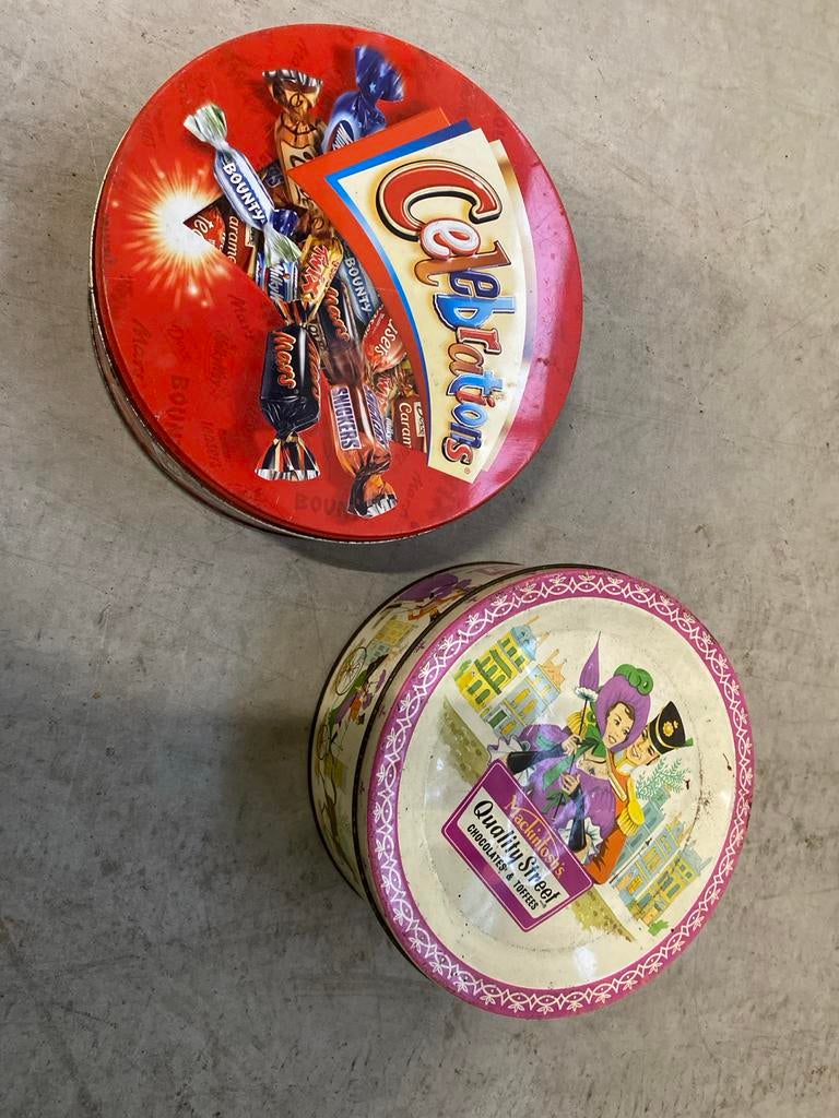 2 Koekblikken voor de verzamelaar - Celebrations & Quality S, Verzamelen, Blikken, Ophalen of Verzenden, Gebruikt, Koek(jes), Overige merken
