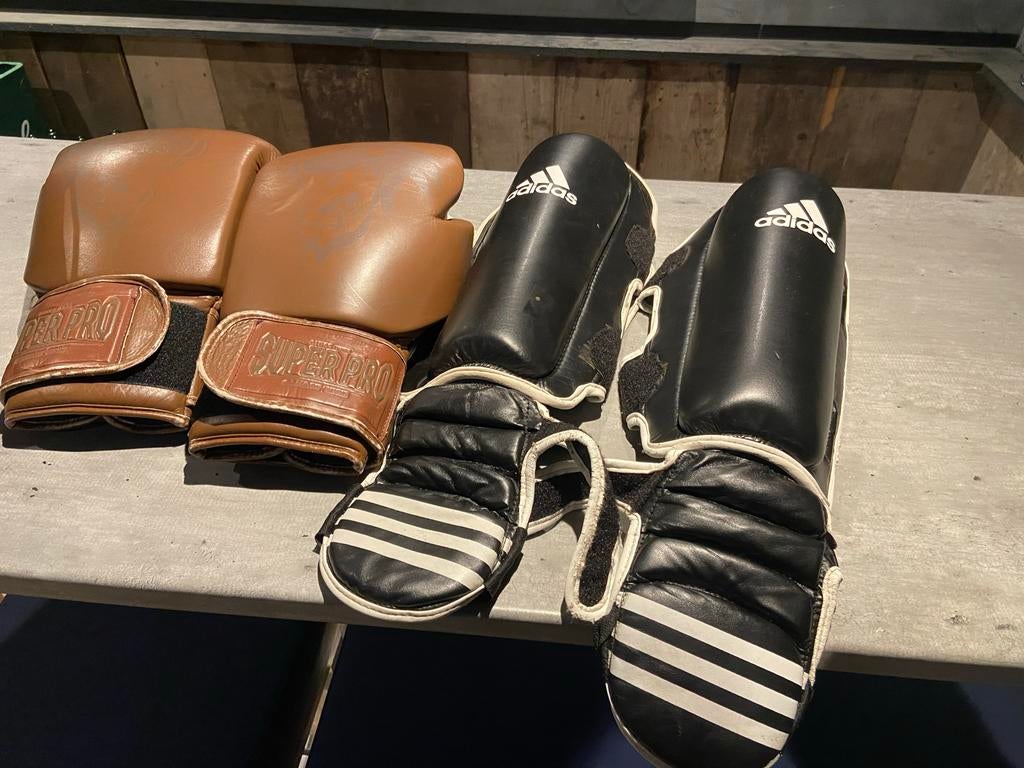 Kickboks set - handschoenen en scheenbeschermers, Ophalen, Gebruikt, Overige, Maat XL