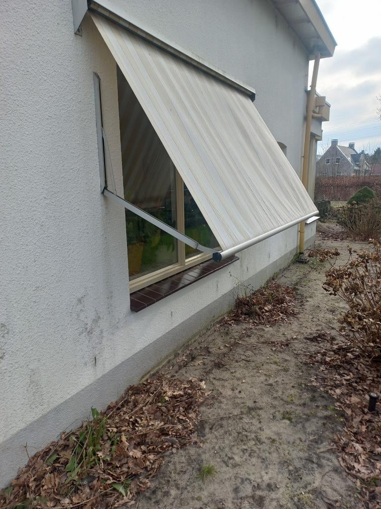 Te koop 2 goede aluminium zonneschermen, Ophalen, Gebruikt, Knikarmscherm