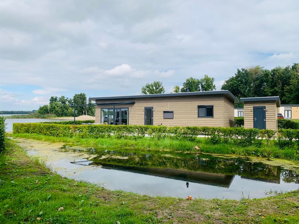 Prachtig chalet te huur 6 personen aan het water bij Nulde, Recreatiepark, Gelderland en Veluwe, Chalet, Bungalow of Caravan, Eigenaar
