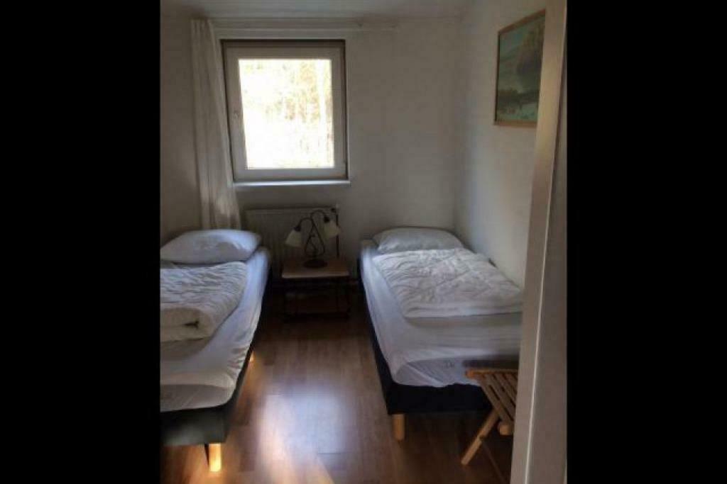 Foto 7 van Te huur: Bungalow De Heeze Ameland Ballum 6pers, bosrand