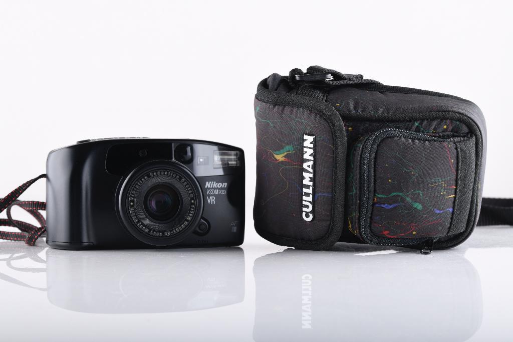 Nikon Zoom 700 VR, Ophalen of Verzenden, Zo goed als nieuw, Compact, Nikon