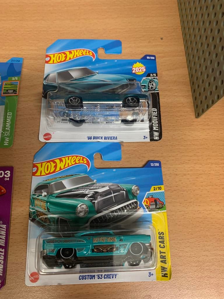 Hotwheels diverse, Hobby en Vrije tijd, Modelauto's | Overige schalen, Zo goed als nieuw, Auto, Ophalen of Verzenden