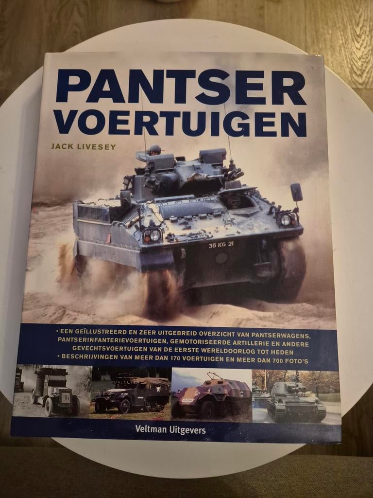 Pantser Voertuigen - Jack Livesey, Tweede Wereldoorlog, Ophalen of Verzenden, Zo goed als nieuw, Landmacht