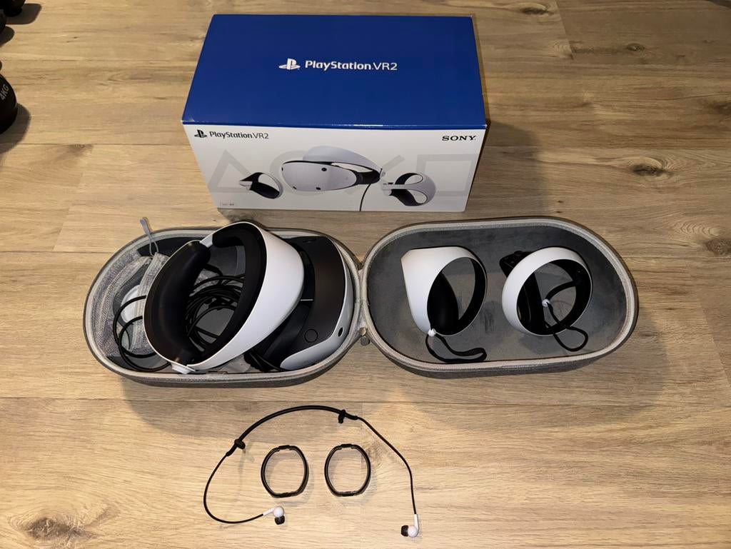 PSVR2 compleet + accessoires + 2 games – Topstaat, Spelcomputers en Games, Virtual Reality, Ophalen, Zo goed als nieuw, VR-bril