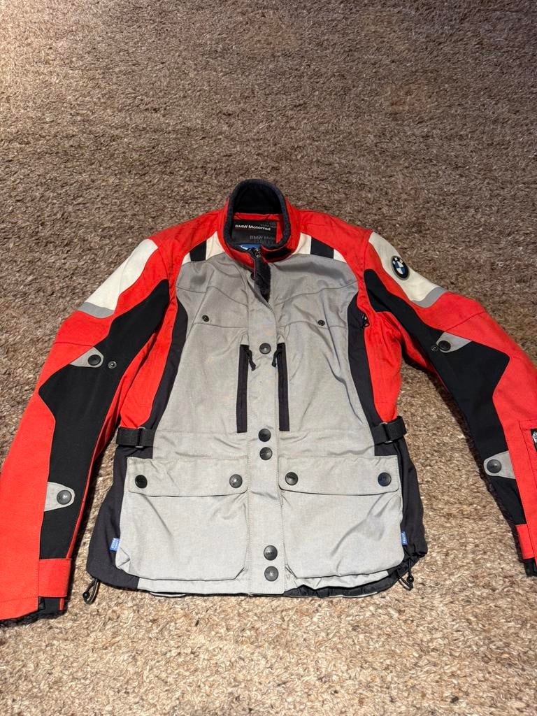 BMW Motorrad GS Dry dames motorjas maat 42 - rood/grijs, Motoren, Kleding | Motorkleding, BMW Motorrad, Jas | textiel, Ophalen of Verzenden