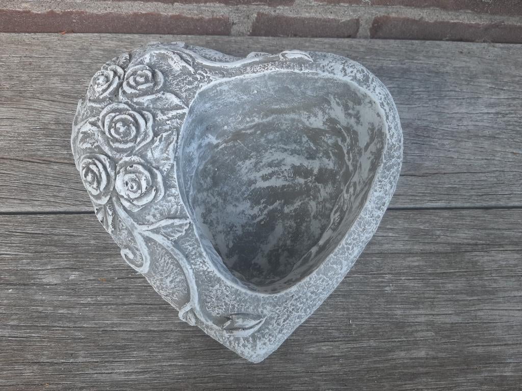 Betonnen hart met roosjes bakje bloempot beton, Tuin en Terras, Ophalen of Verzenden