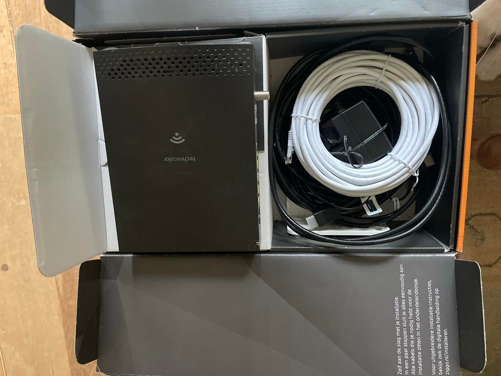 Technicolor TC7210.Z Ziggo Modem - Zo goed als nieuw, Ophalen of Verzenden, Zo goed als nieuw, Router met modem, Technicolor