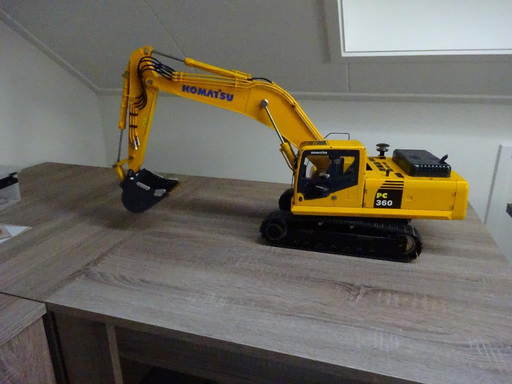 LESU RUPSKRAAN KOMATSU P360, Ophalen, Zo goed als nieuw