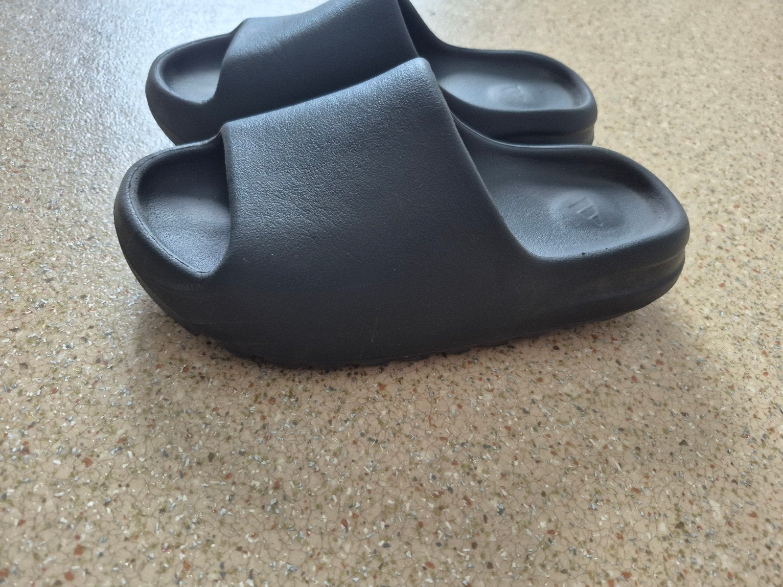 Comfortabele zwarte slippers adidas, Ophalen of Verzenden, Zwart