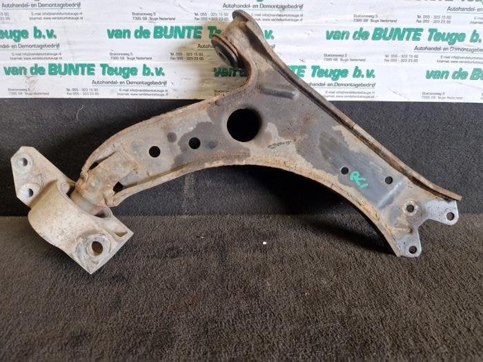 Draagarm rechts-voor van een Volkswagen Golf, Gebruikt, -, Volkswagen, -