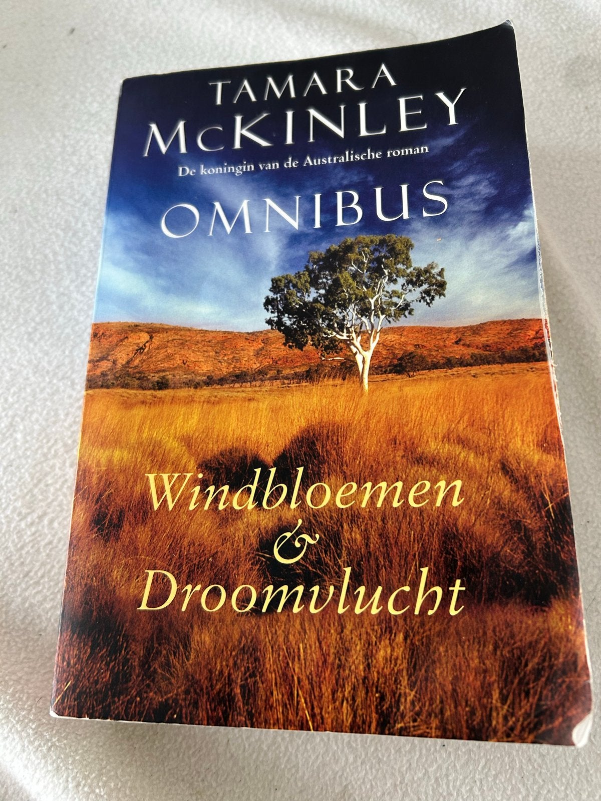 Tamara McKinley Omnibus: Windbloemen & Droomvlucht, Ophalen of Verzenden, Gelezen, Nederland