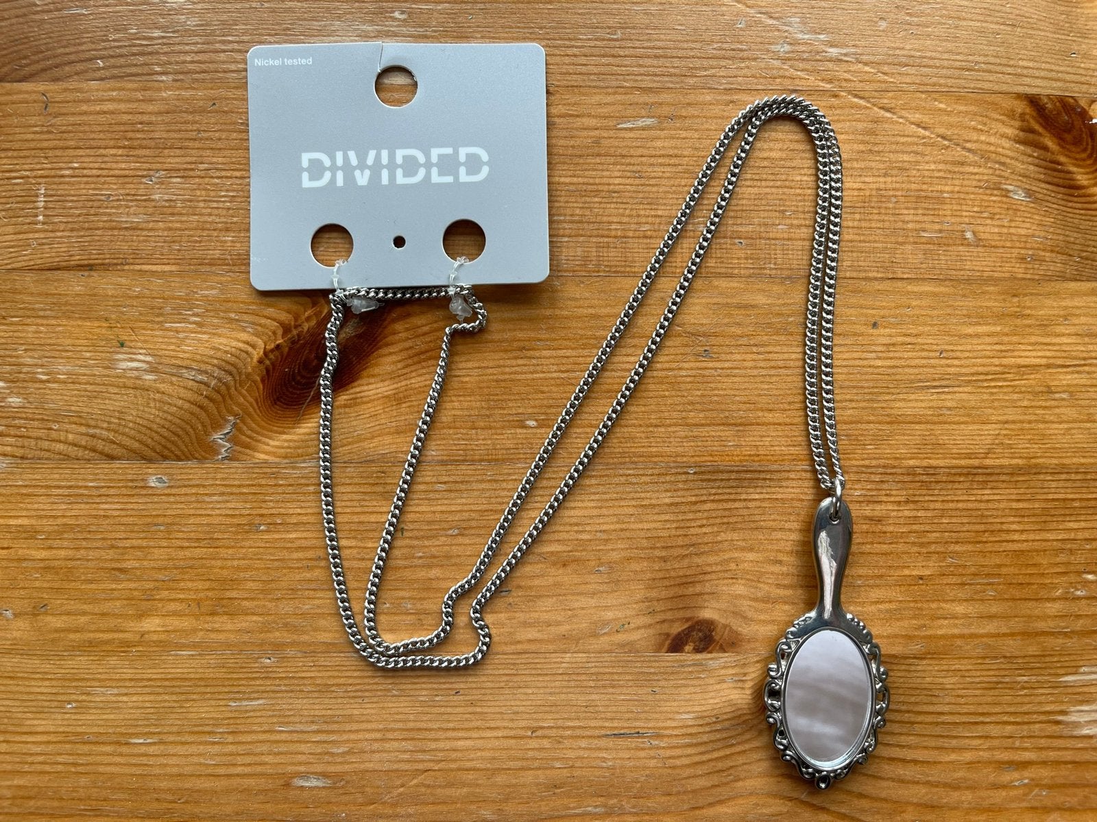Nieuwe ketting H&M divided handspiegel zilverkleurig, Nieuw, Ophalen of Verzenden, Zilver, Overige materialen