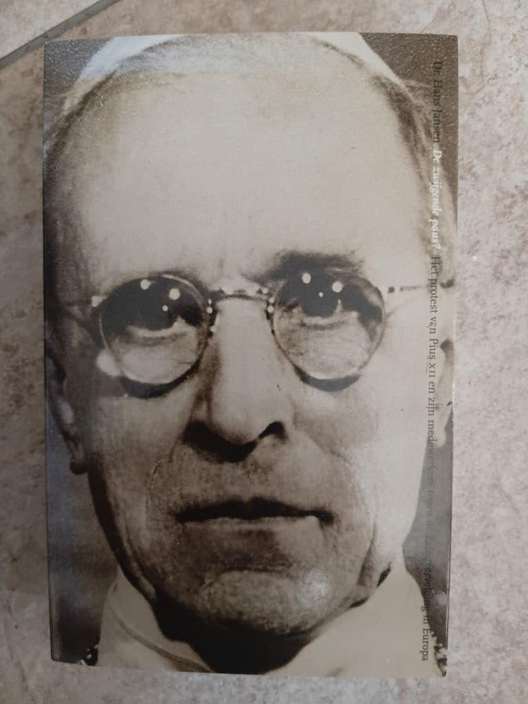 Hans Jansen - De zwijgende paus?, Boeken, Ophalen of Verzenden, Zo goed als nieuw, Hannah Jansen