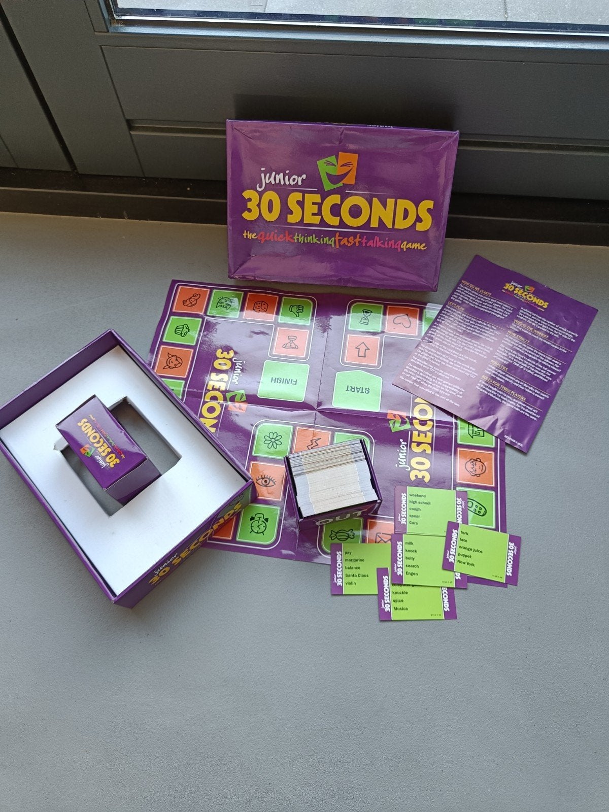 30 Seconds Junior - Engelstalige editie, Hobby en Vrije tijd, Gezelschapsspellen | Bordspellen, Vijf spelers of meer, Ophalen of Verzenden