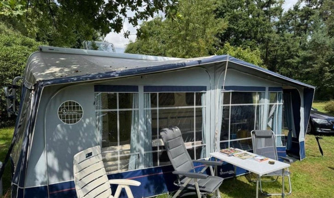 ERIBA NOVA 580 + VOORTENT + KENTEKEN 1994 VASTE PRIJS! LEES!, Caravans en Kamperen, 2 aparte bedden, Rondzit, Koelkast, Particulier