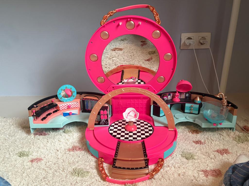 L.O.L. Surprise! Salon met poppen en accessoires, Ophalen of Verzenden, Gebruikt, Overige typen