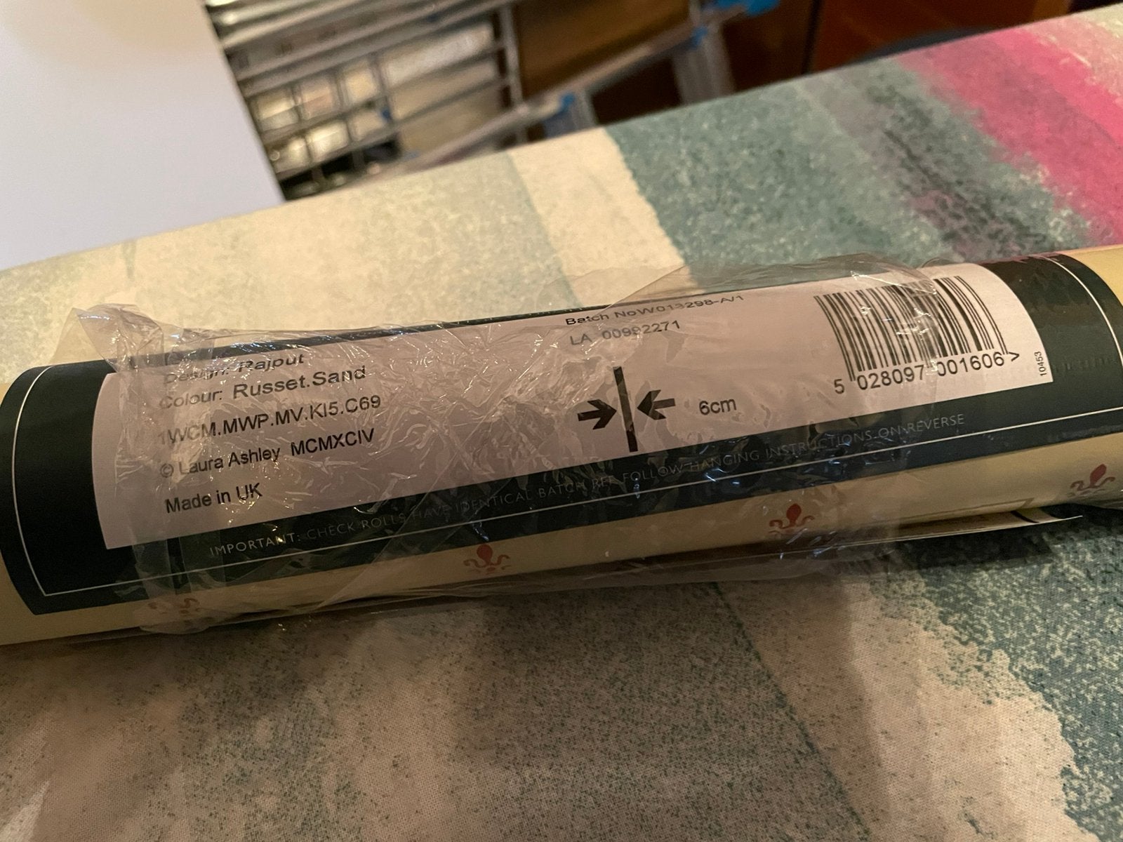 1 rol vintage Laura Ashley behang,, Huis en Inrichting, Stoffering | Behang, Ophalen of Verzenden, Papierbehang