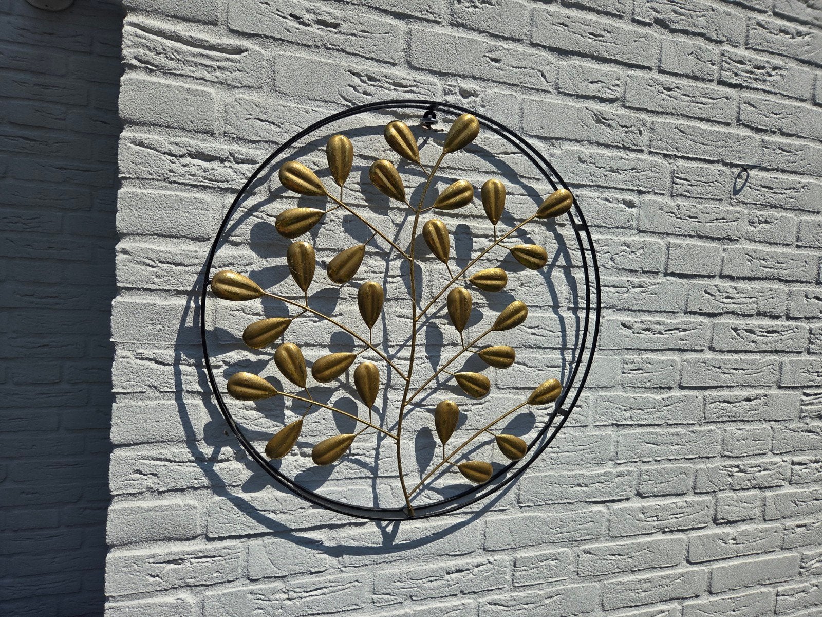 Metalen wanddecoratie goudkleurig bladmotief, Metaal, Wandsculptuur, Ophalen of Verzenden, Met ophangsysteem