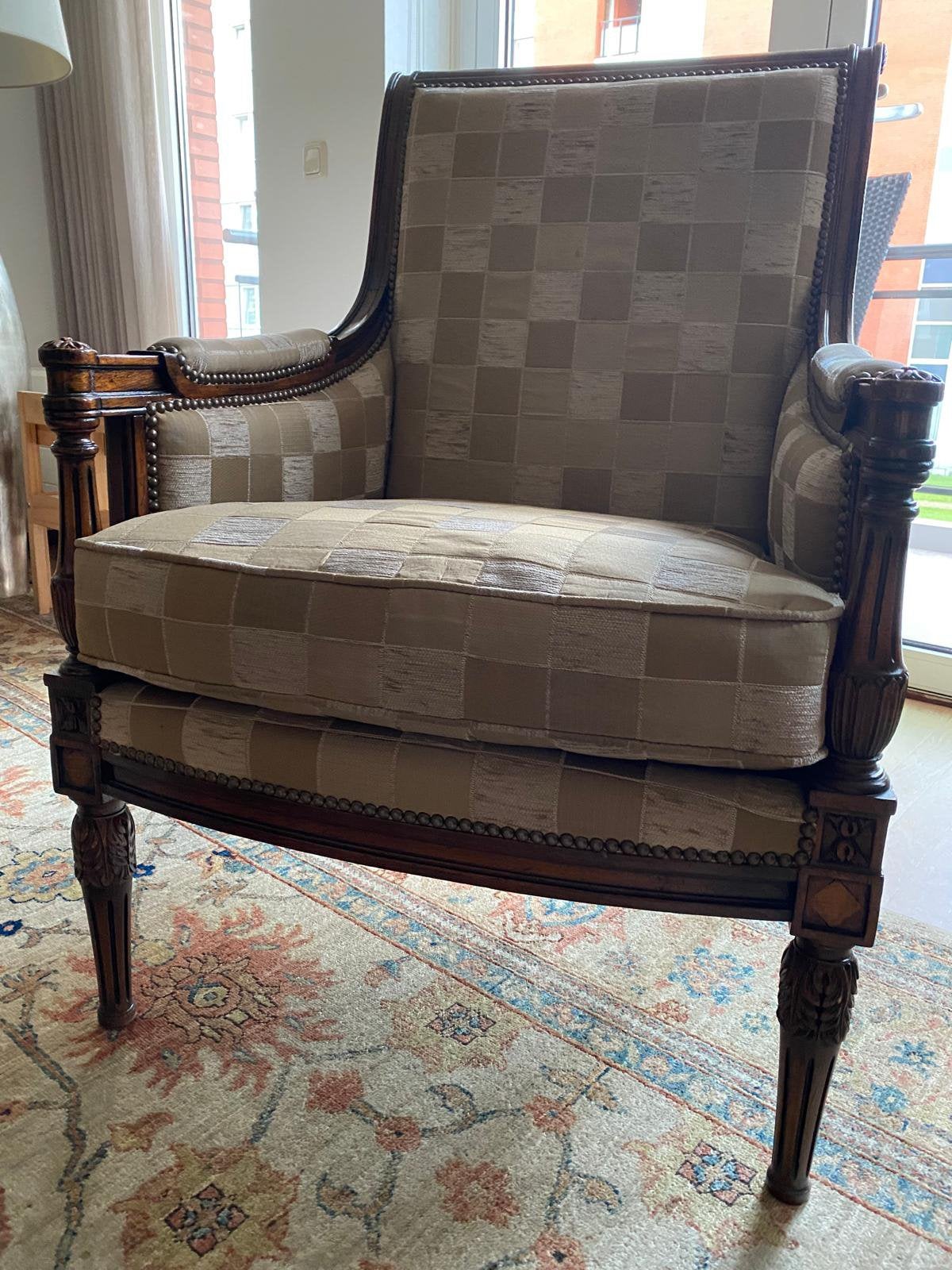 Klassieke fauteuil met houten frame, Huis en Inrichting, Ophalen, Zo goed als nieuw, Minder dan 75 cm, 50 tot 75 cm