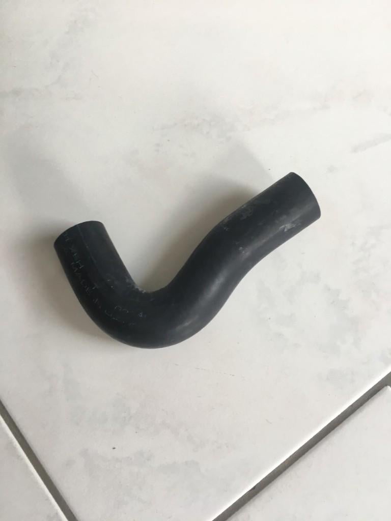 Te koop radiatorslang midden (bypass hose) Dodge w200 d200, Ophalen of Verzenden