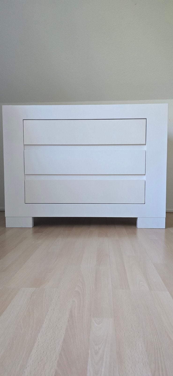 Te koop witte zware witte comode, Ophalen of Verzenden, Gebruikt, Jongetje of Meisje