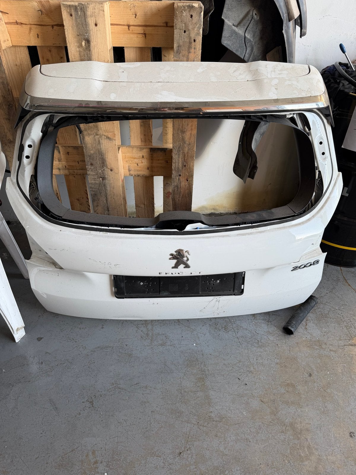 Achterklep Peugeot 2008 (2013-2019) - Wit, netjes, Gebruikt, Achterklep, Ophalen of Verzenden, Achter