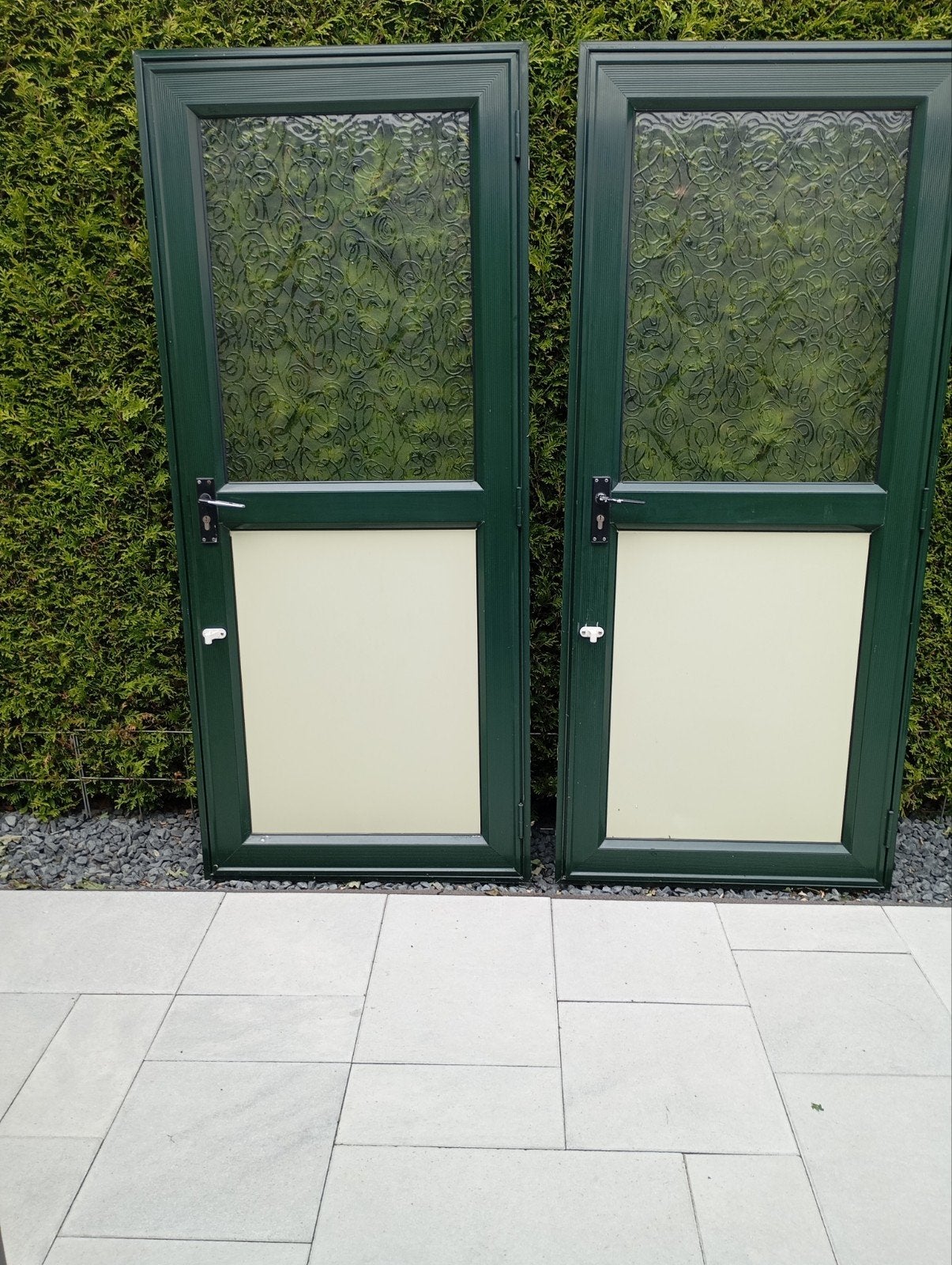 2 DEUREN +14 RAMEN MET AFWERKSTRIPPEN VOOR ALUMINIUM CARAVAN, Ophalen, Aluminium, 75 tot 150 cm, Raamkozijn