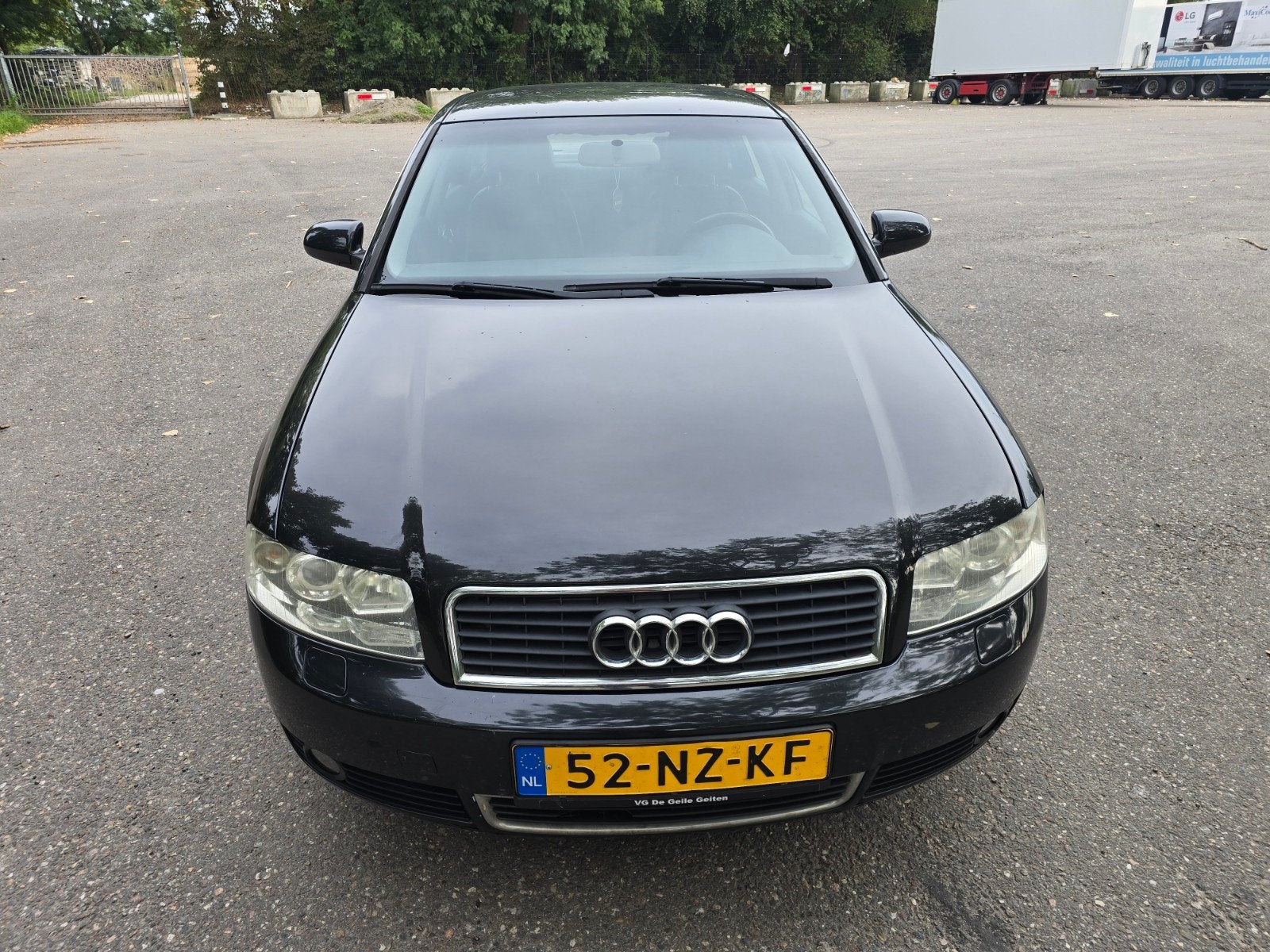 Audi A4 2.4 V6 125KW AUT 2004 sedan zwart airco leder, Zwart, A4, Zwart, 1600 kg