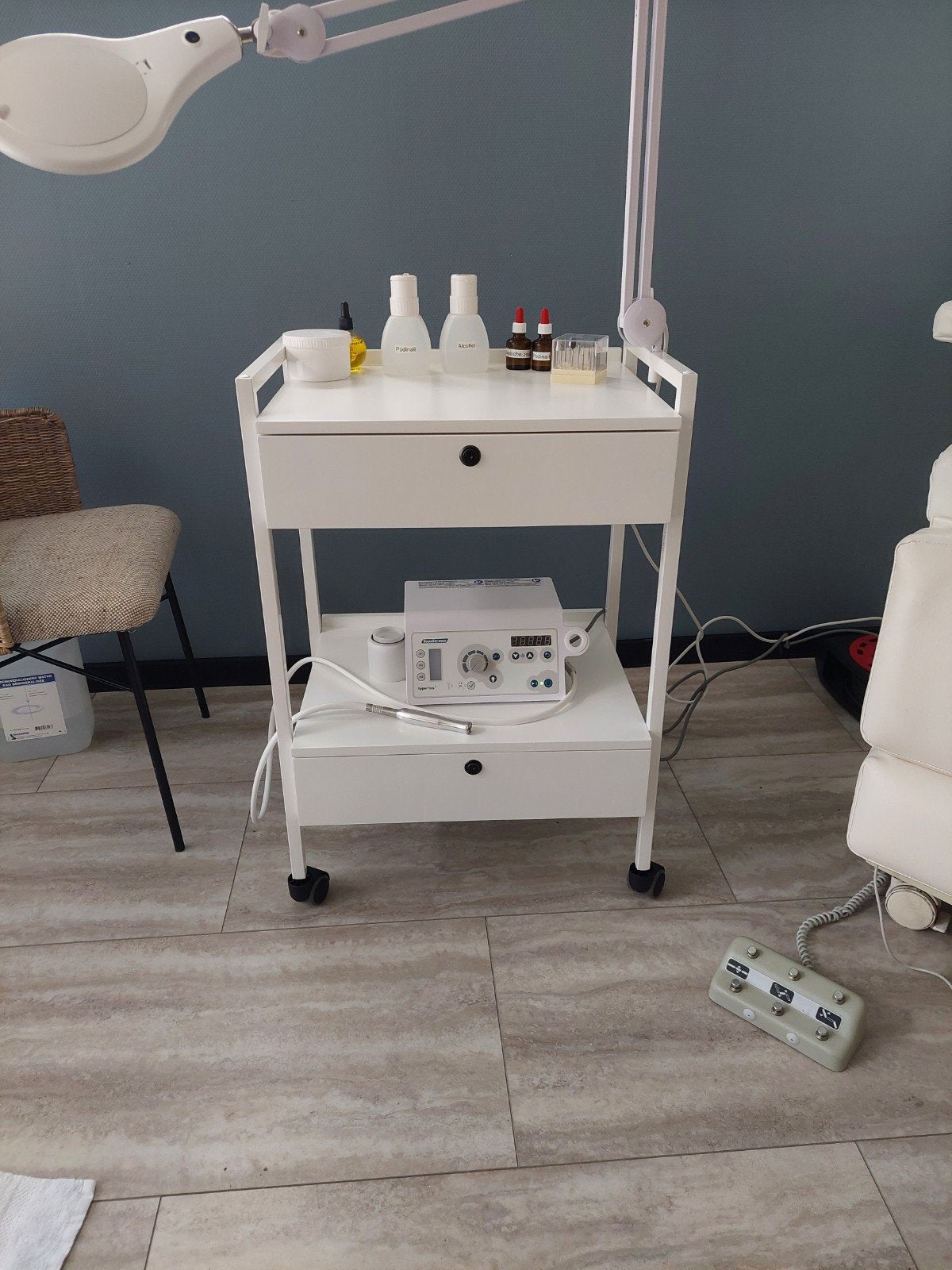 pedicure trolley met loupelamp en ladeblokken, Ophalen, Gebruikt