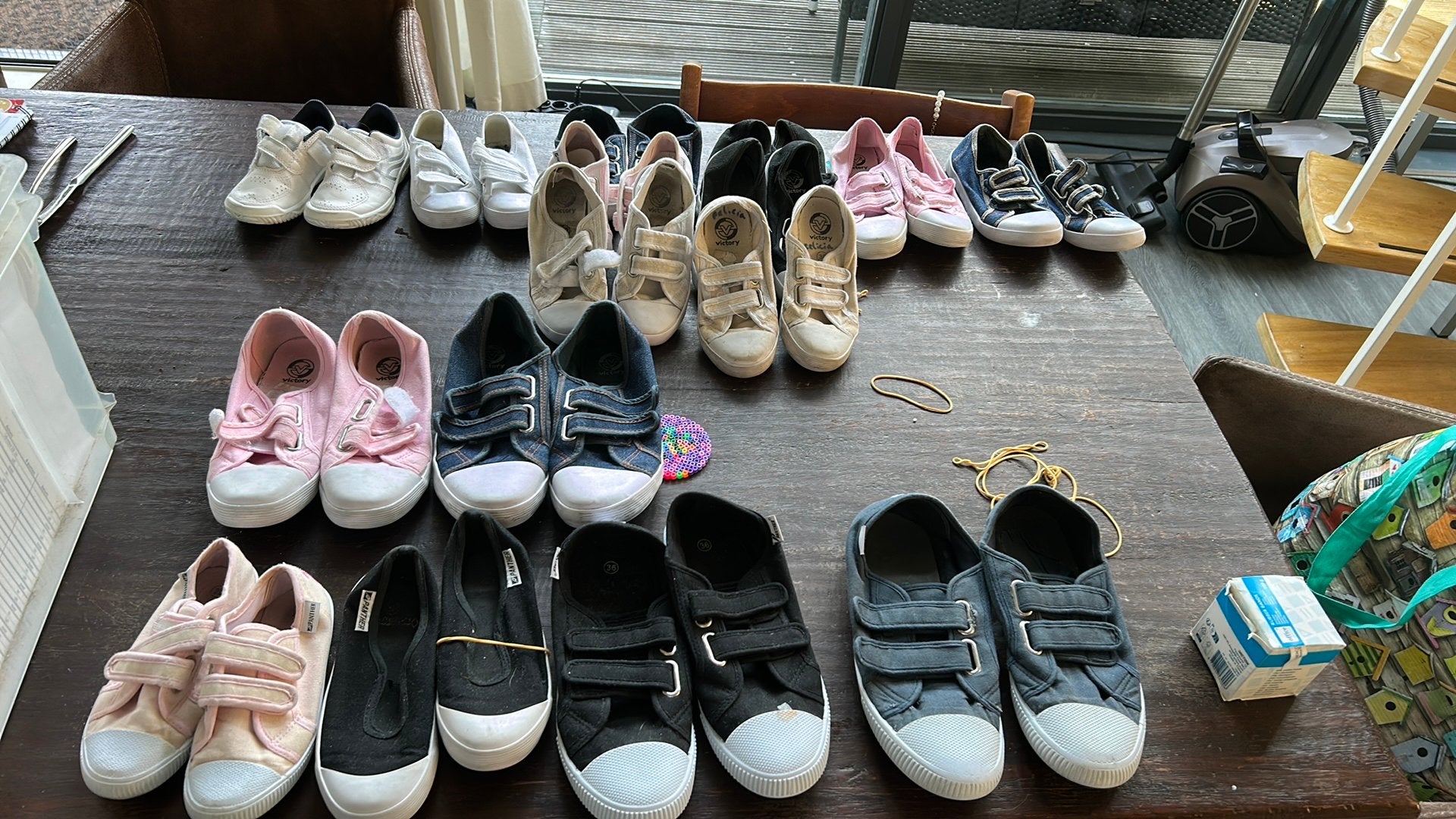 zaalschoenen gymschoenen kinderen kind roze wit blauw, Kinderen en Baby's, Kinderkleding | Schoenen en Sokken, Gebruikt, Sportschoenen