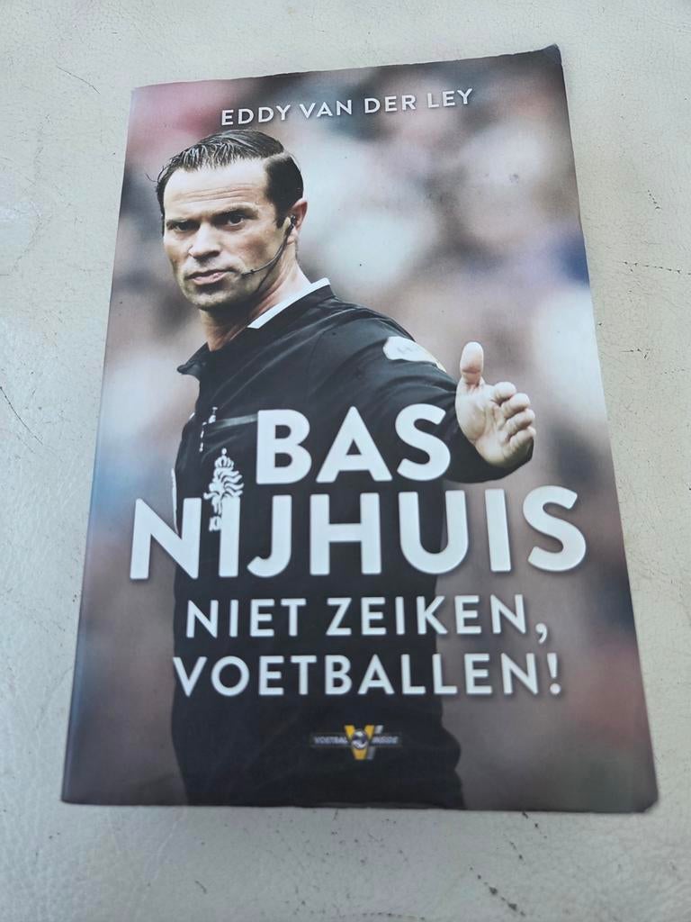 Bas Nijhuis - Niet zeiken, voetballen! Boek, Boeken, Sportboeken, Ophalen of Verzenden, Gelezen, Eddy van der Ley, Balsport