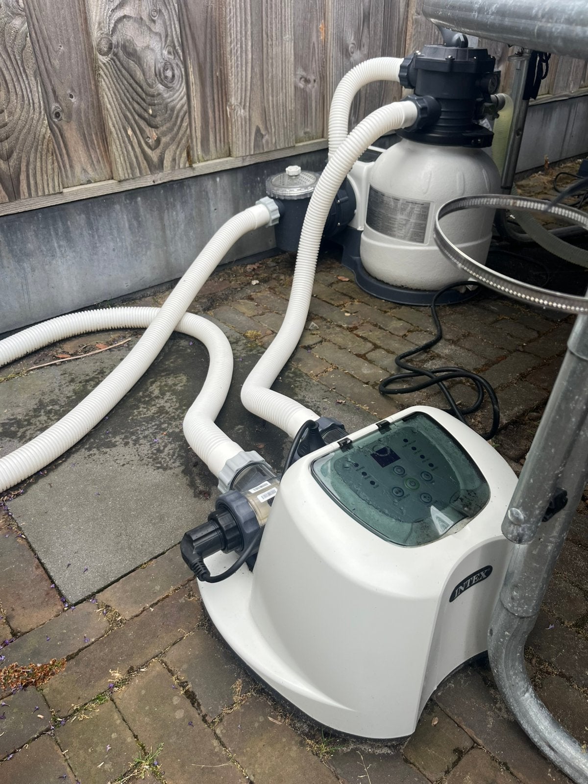 Intex zandfilterpomp en zoutwatersysteem, Ophalen, Zo goed als nieuw