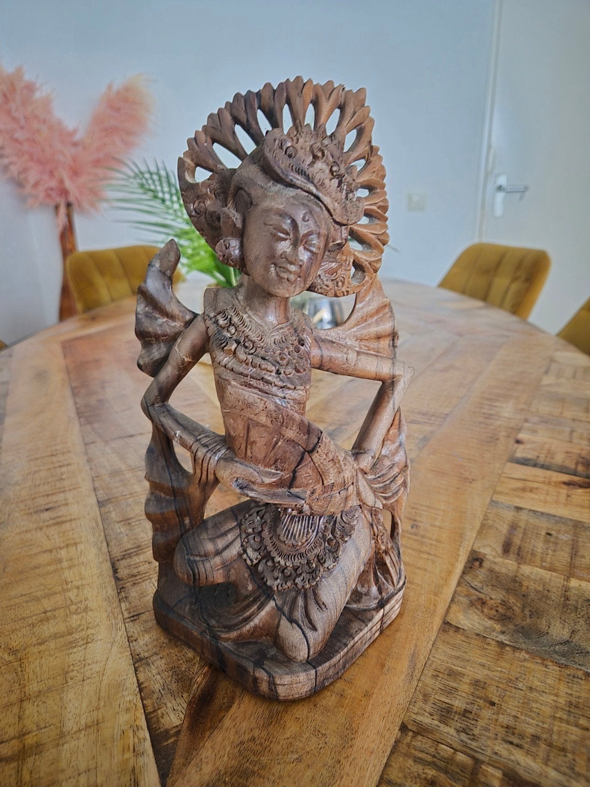 Handgesneden Balinees houten beeld van danseres, Antiek en Kunst, Ophalen, Handgemaakt, 20 - 50 cm, Beeld