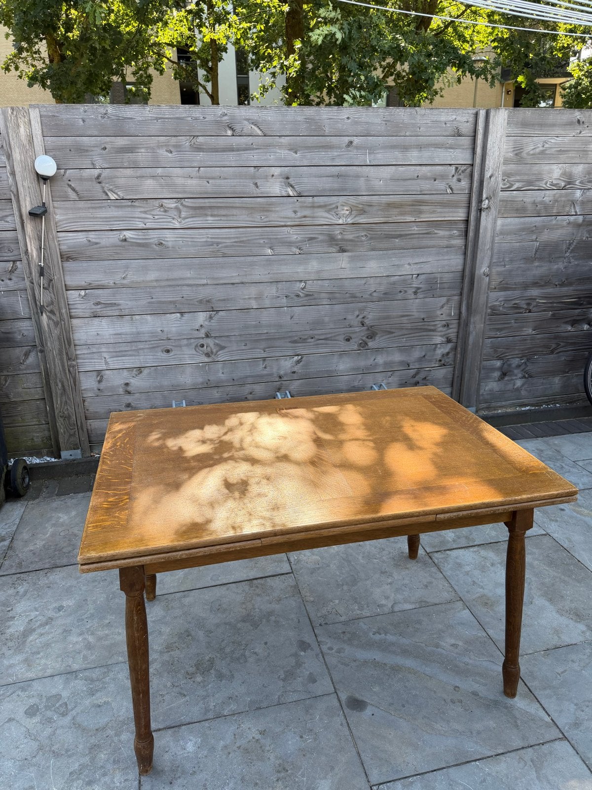 Uitschuifbare houten eettafel, Antiek en Kunst, Antiek | Meubels | Tafels, Ophalen of Verzenden