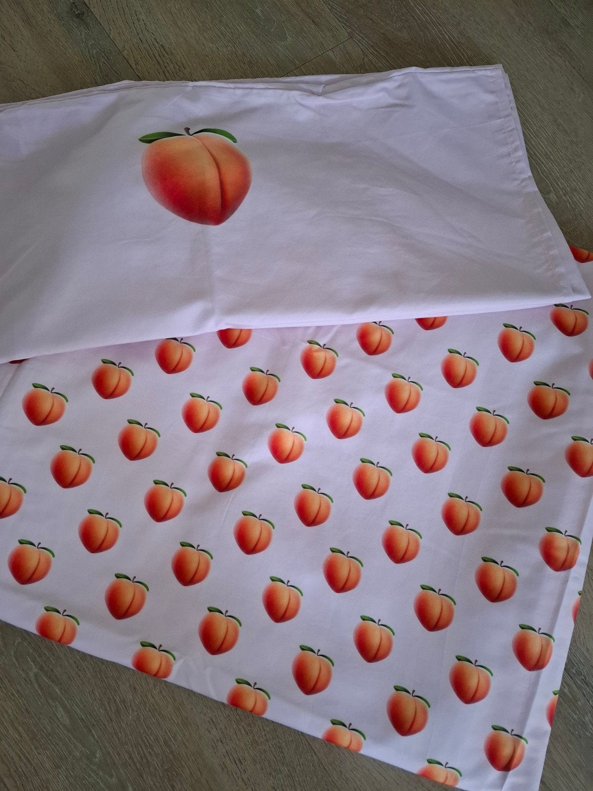 Nieuw Ynot Dekbedovertrek 200x200 cm - Perzik Emoji, Meerkleurig, Dekbedovertrek, Ophalen of Verzenden, Overige merken