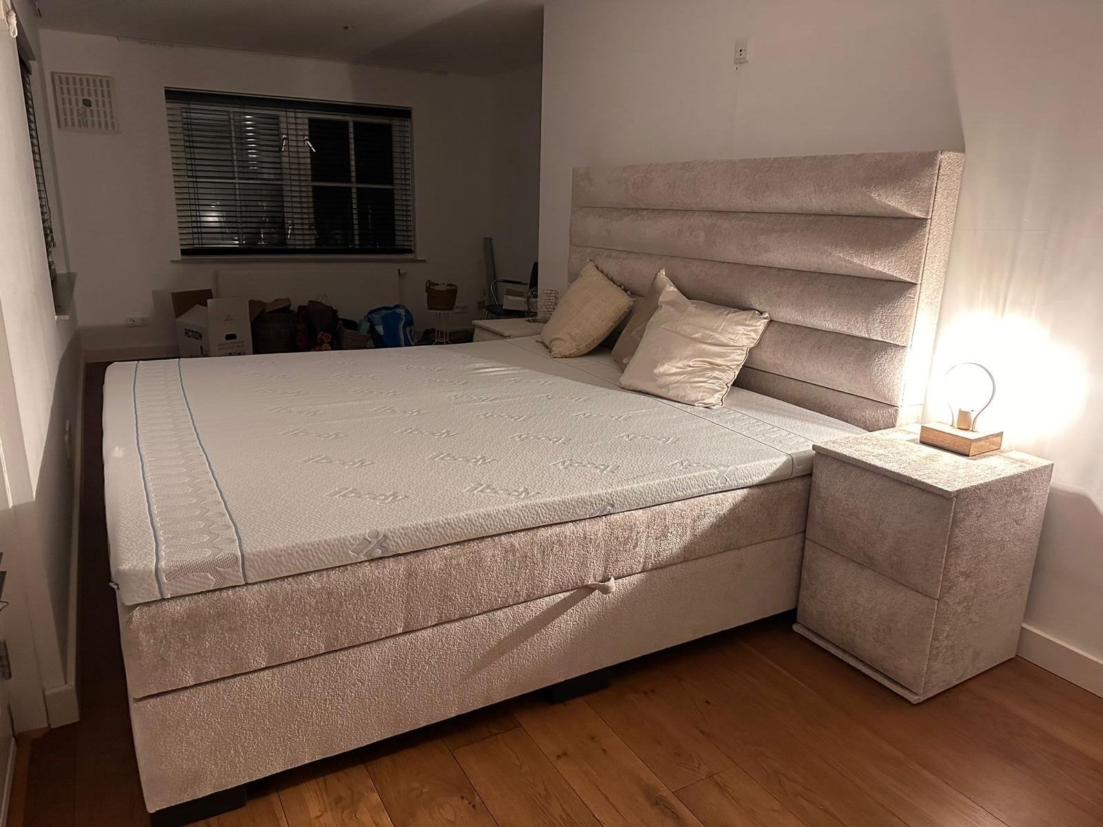 Gratis Tweepersoons boxspring met hoofdbord (ex matras)