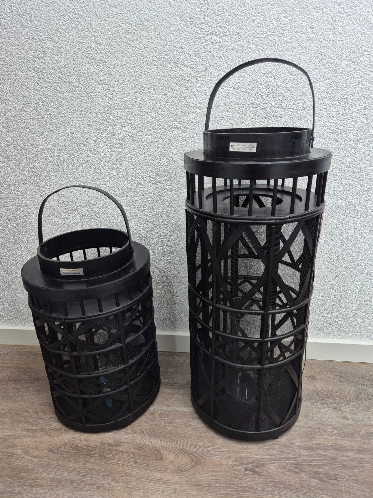 Riviera Maison Kandelaren - Set van 2 Zwarte Lantaarns, Huis en Inrichting, Woonaccessoires | Kandelaars en Kaarsen, Ophalen, Metaal