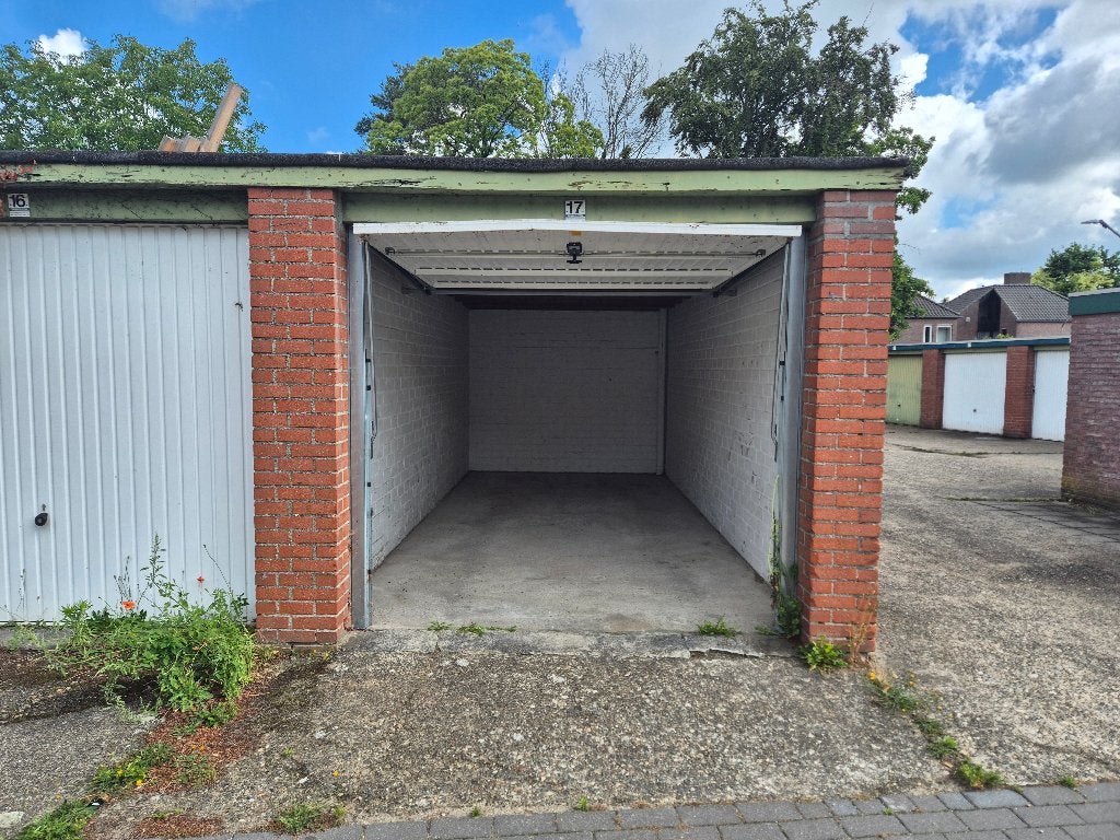 Verhuurde Garagebox in Helmond | Direct Rendement!, Auto diversen, Autostallingen en Garages