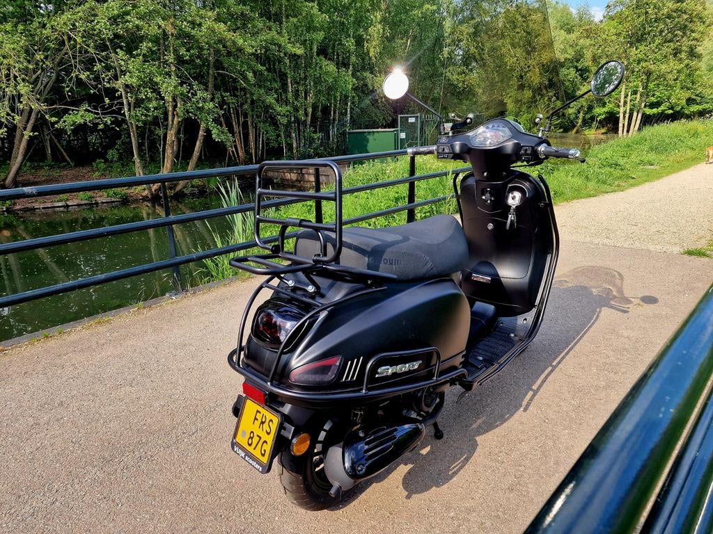 La Souris Scooter - Mat Zwart met Gele Kentekenplaat, Fietsen en Brommers, Snorfietsen en Snorscooters, Overige merken, Ophalen of Verzenden