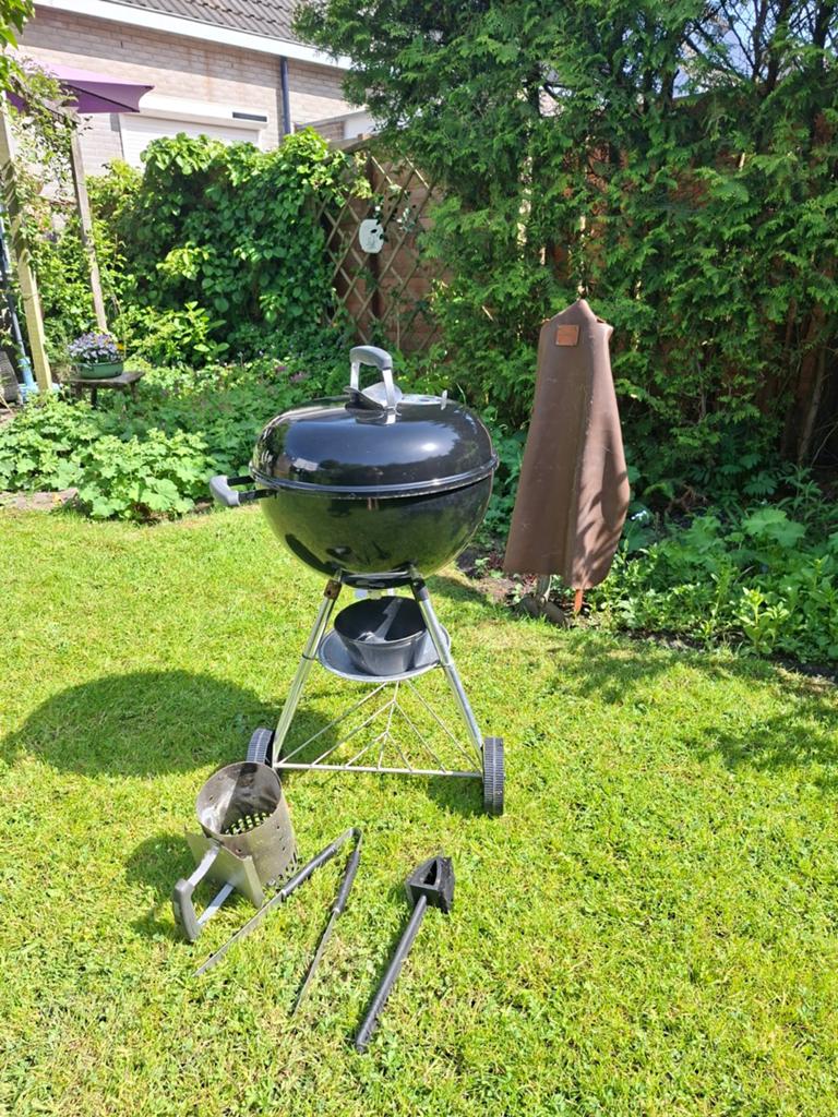 ZGAN Weber original kogel bbq met attributen en leren schort, Ophalen of Verzenden, Zo goed als nieuw, Weber