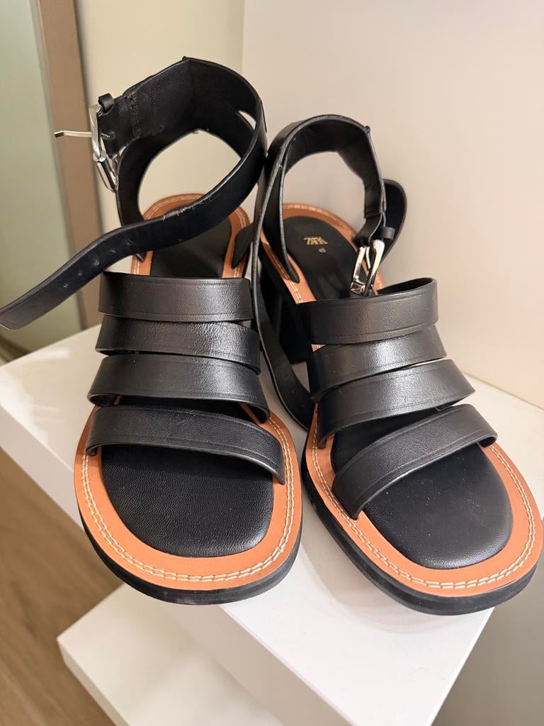 Zwarte sandalen met houten zool en hak, Ophalen of Verzenden, Zo goed als nieuw, Zwart, Sandalen of Muiltjes