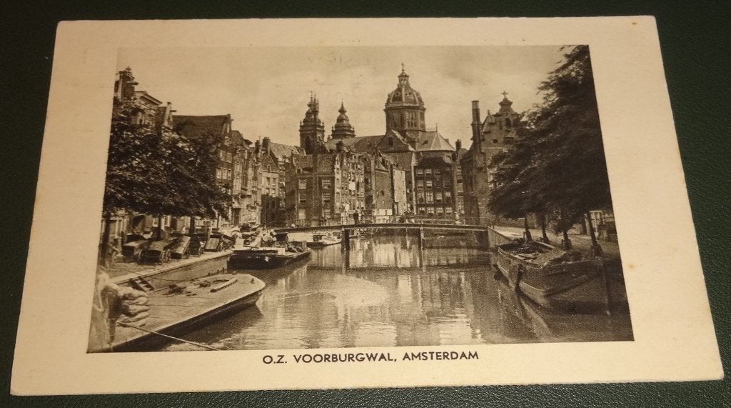 Amsterdam - Oude Zijds Voorburgwal - uitgave KNSM - KAm02, Verzamelen, Ansichtkaarten | Nederland, Verzenden, 1940 tot 1960, Gelopen