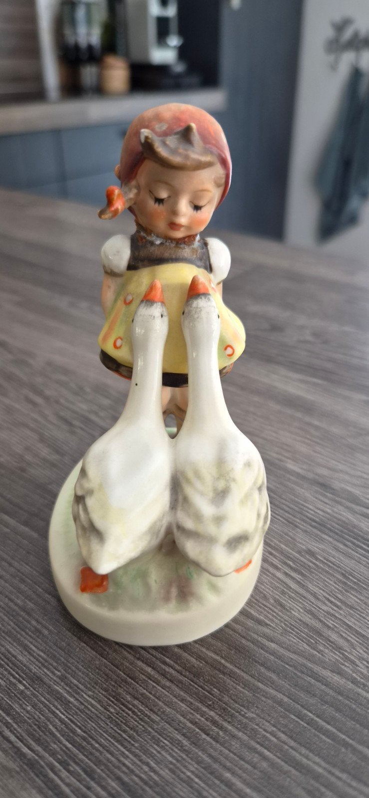 Vintage Hummel beeldje: Meisje met ganzen, Ophalen of Verzenden, Zo goed als nieuw, Hummel