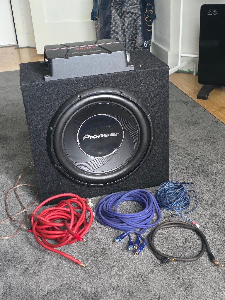 Subwoofer met versterker, Ophalen of Verzenden, Zo goed als nieuw