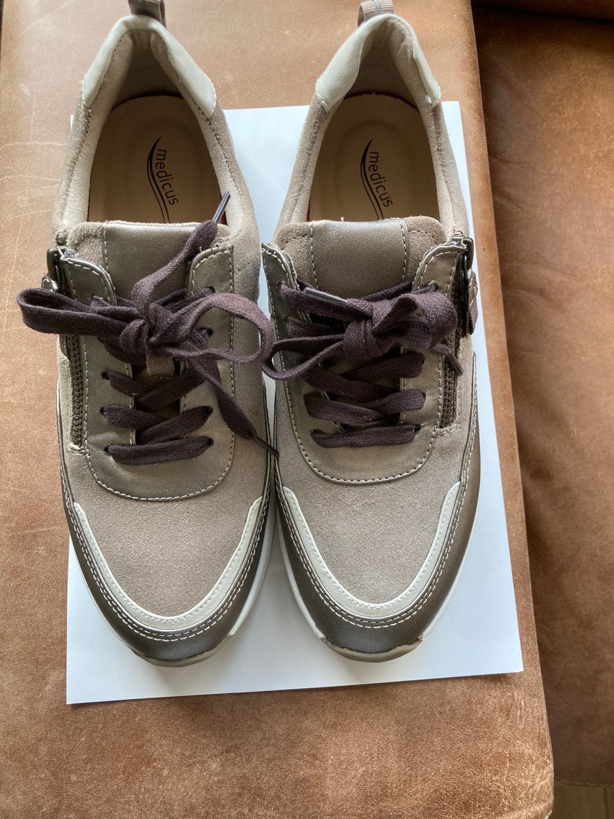 Comfortabele suède/lederen sneakers beige maat 39H Medicus, Verzenden, Beige, Sneakers of Gympen, Zo goed als nieuw