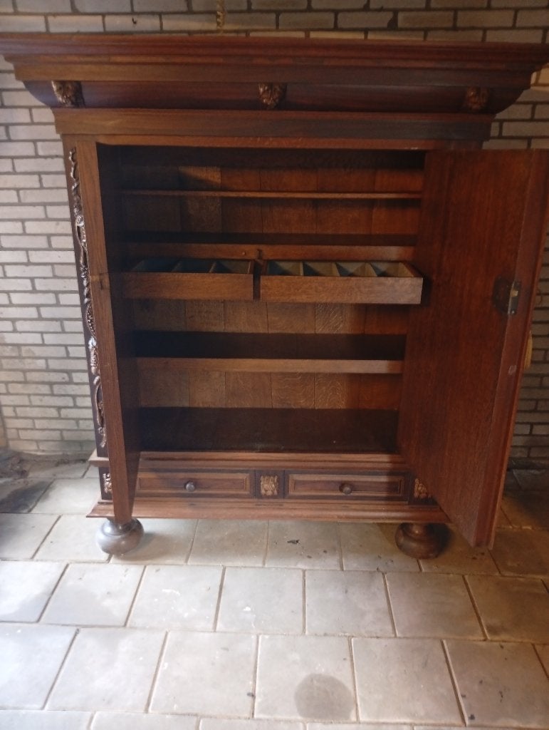 Antieke kast, Ophalen, Gebruikt