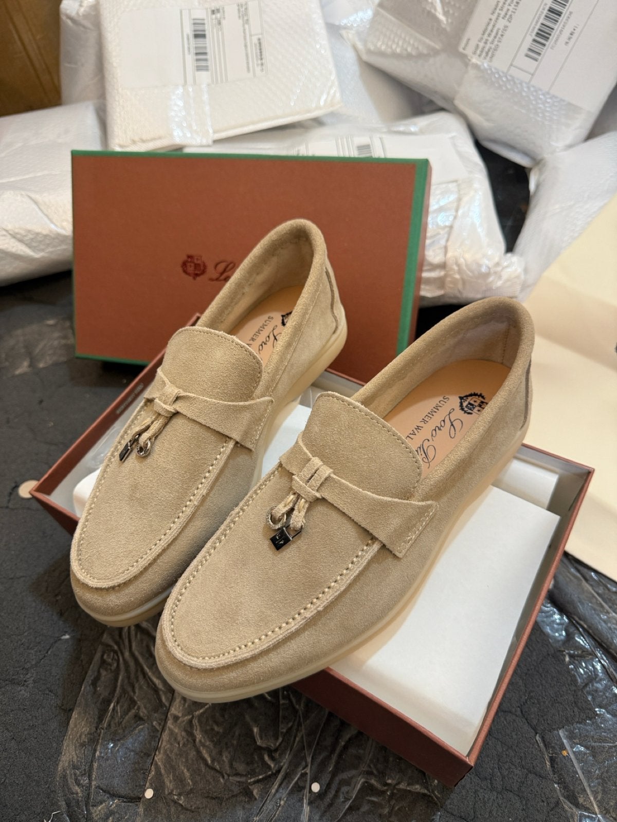 Instappers, Ophalen of Verzenden, Nieuw, Beige, Instappers