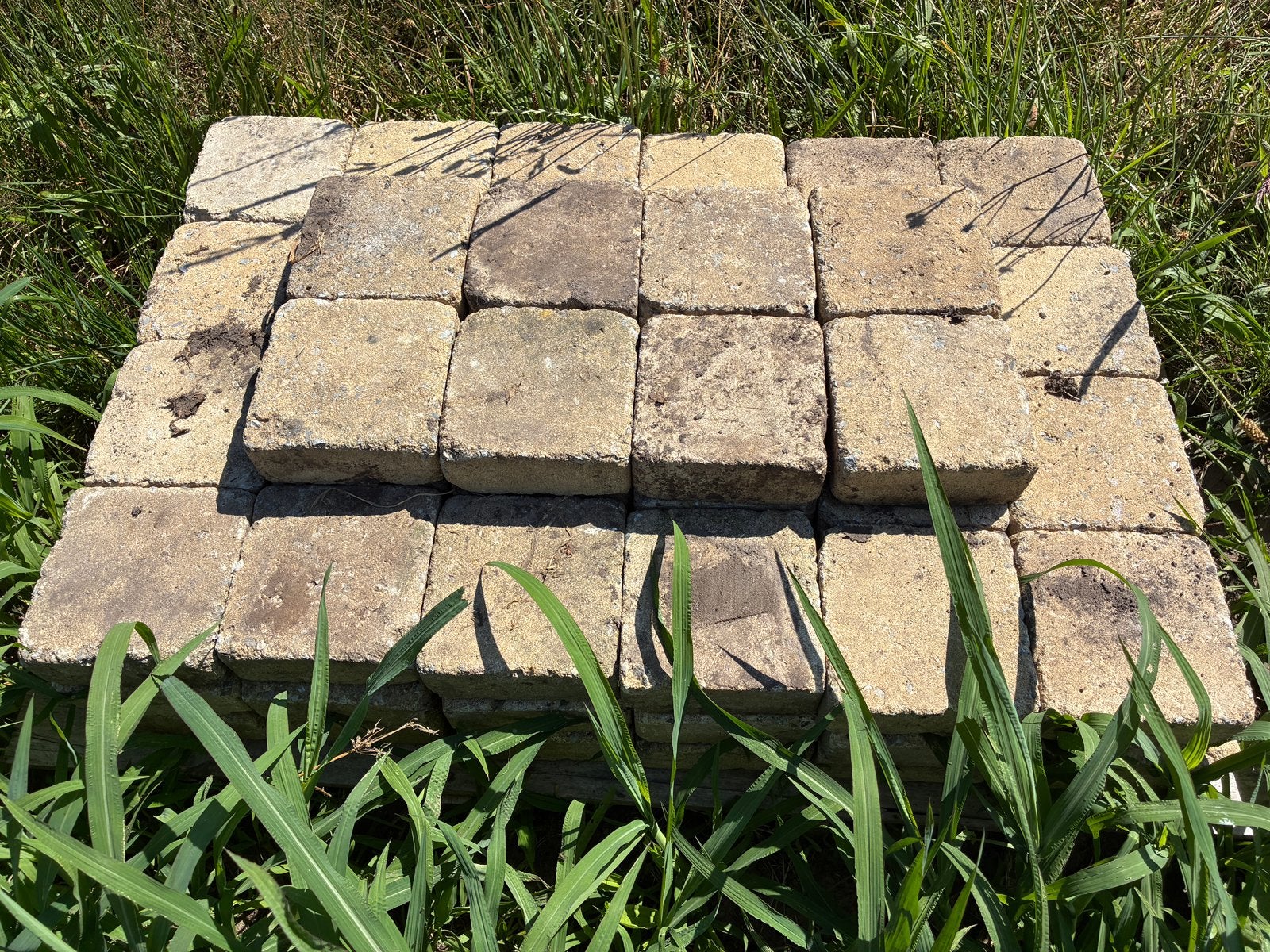 Gratis: Klinkers 15x15 cm geel 80 stuks, Ophalen, Zo goed als nieuw