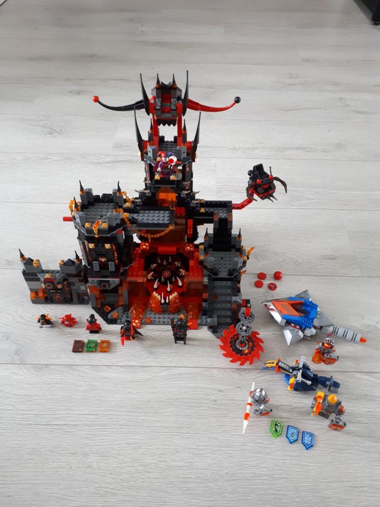 Lego Nexo Knights 70323 Jestro's Volcano Lair!, Ophalen of Verzenden, Zo goed als nieuw, Lego, Overige thema's